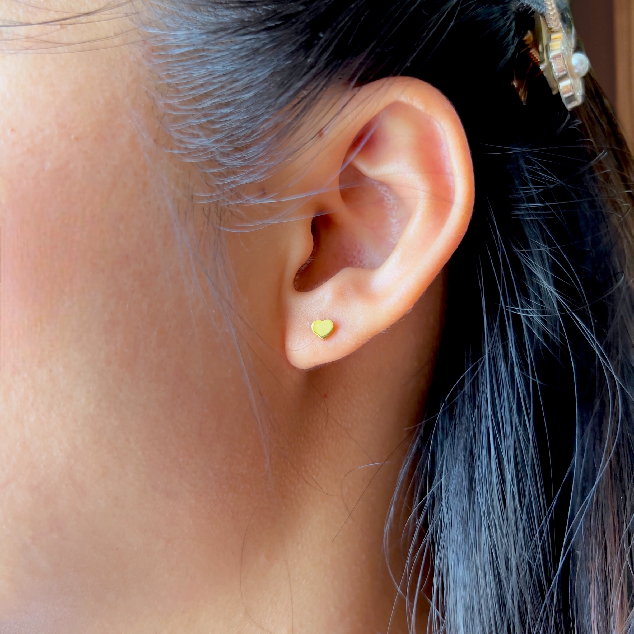 20K Solid Gold Heart Stud Earrings